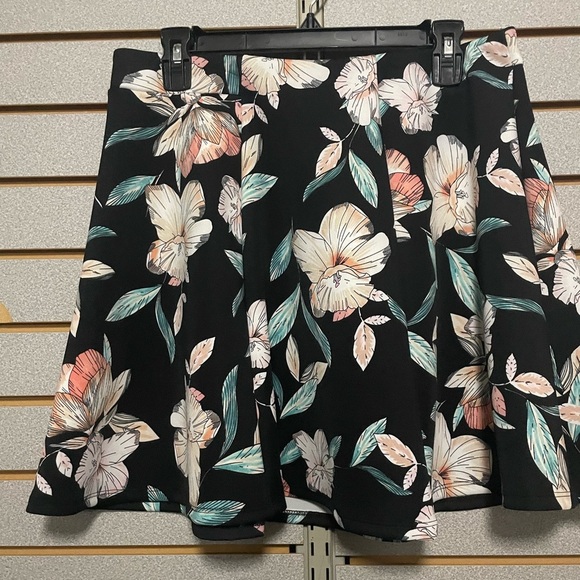 Decree Large Black And Floral Full Short Skirt! - Picture 1 of 4